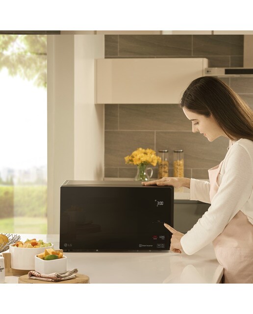 Microondas  LG  39 litros, grill, 1.100 w y 4 en 1- MJ3965BPS Negro-17