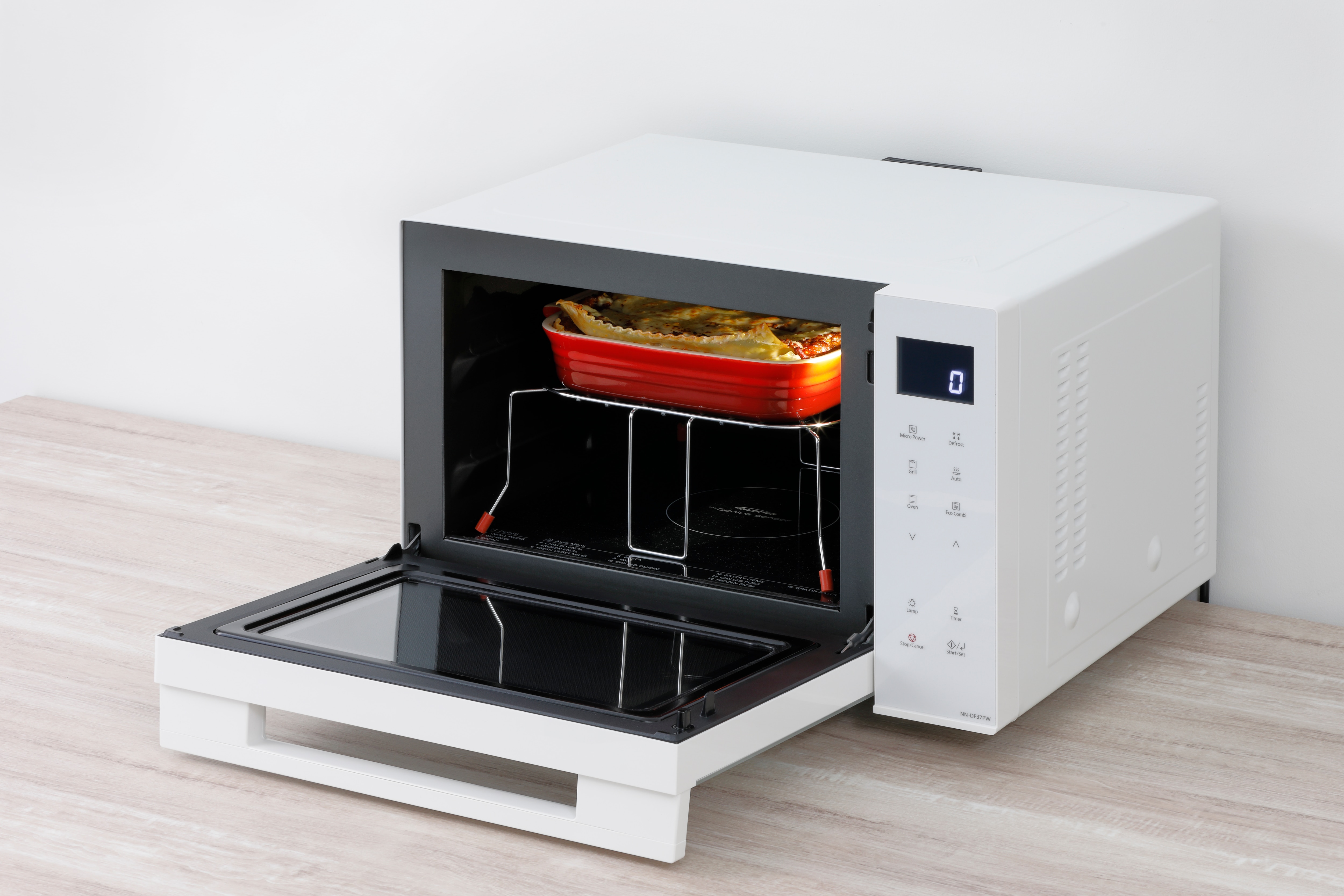 Microondas Panasonic 23 litros, con grill - NN-DF37PWEPG Blanco-10