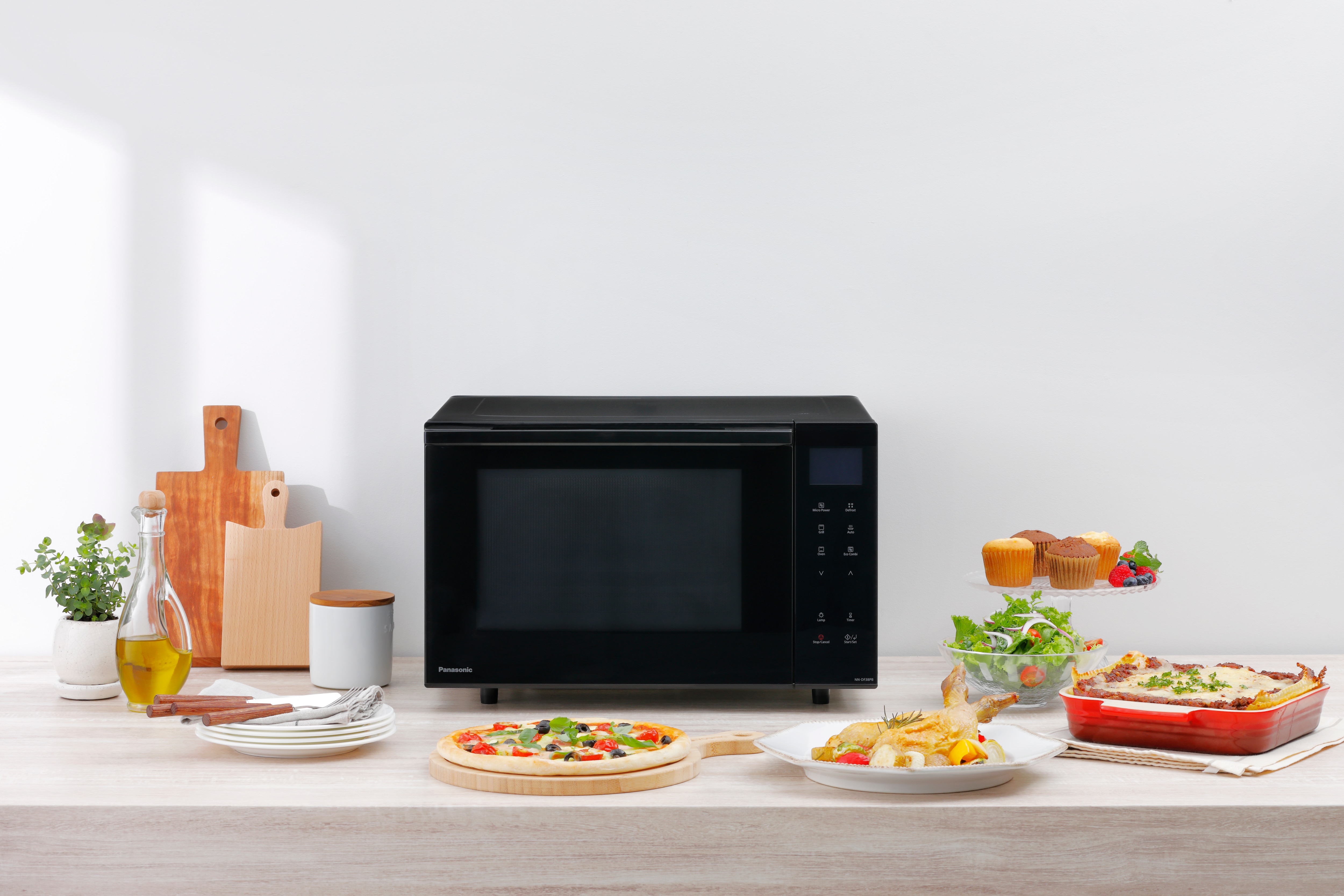 Microondas Panasonic 23 litros, con grill - NN-DF38PBEPG - Negro Negro-10
