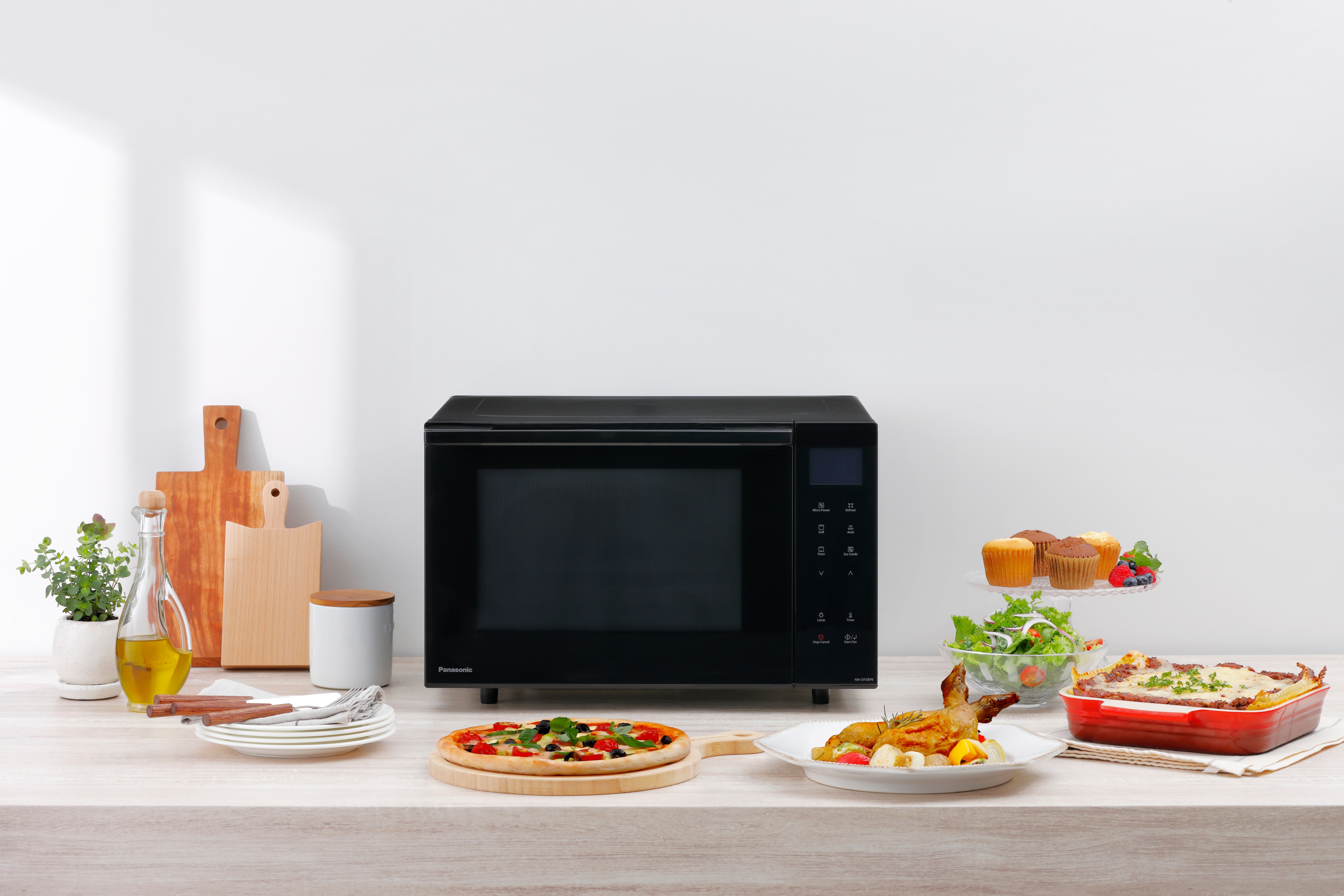 Microondas Panasonic 23 litros, con grill - NN-DF38PBEPG - Negro Negro-11