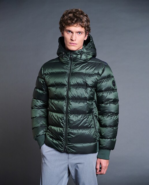 Imagem 0 de Blusão Acolchoado Curto, Uma Peça Exterior Ideal para Atividades ao Ar Livre. Enfrente o Tempo com Estilo, Criando um Look Street Style.