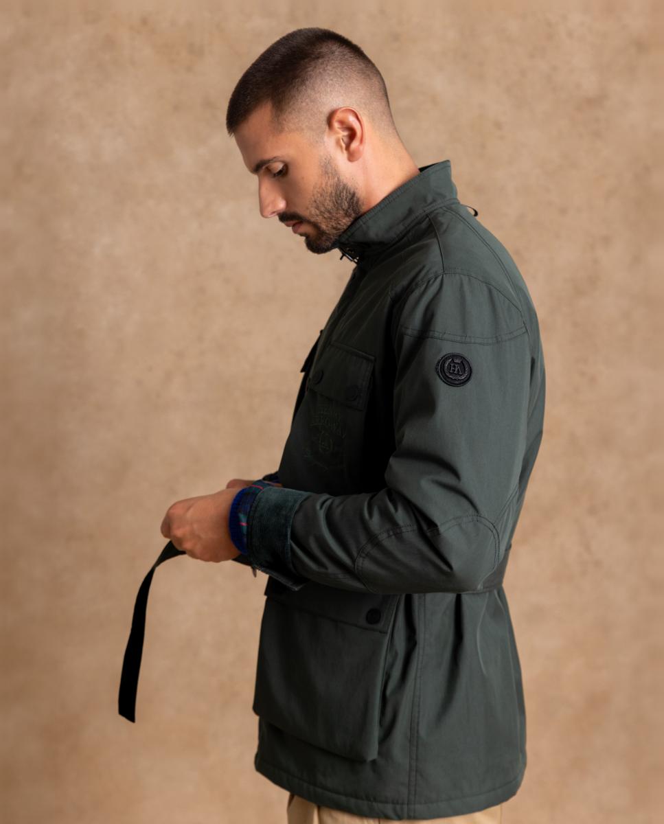 Imagen 2 de Chaqueta de hombre de estilo utilitario y líneas contemporáneas. - Henry Arroway - Kaki Kaki