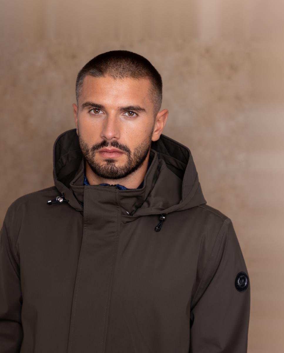 Parka Impermeável com Design Minimalista e Linhas Contemporâneas. Caqui-4