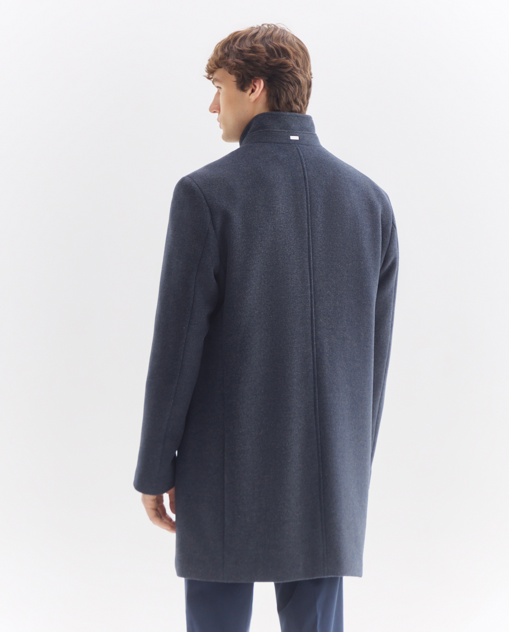 Imagem 0 de Casacão Tipo Sobretudo com Bolsos Inclinados