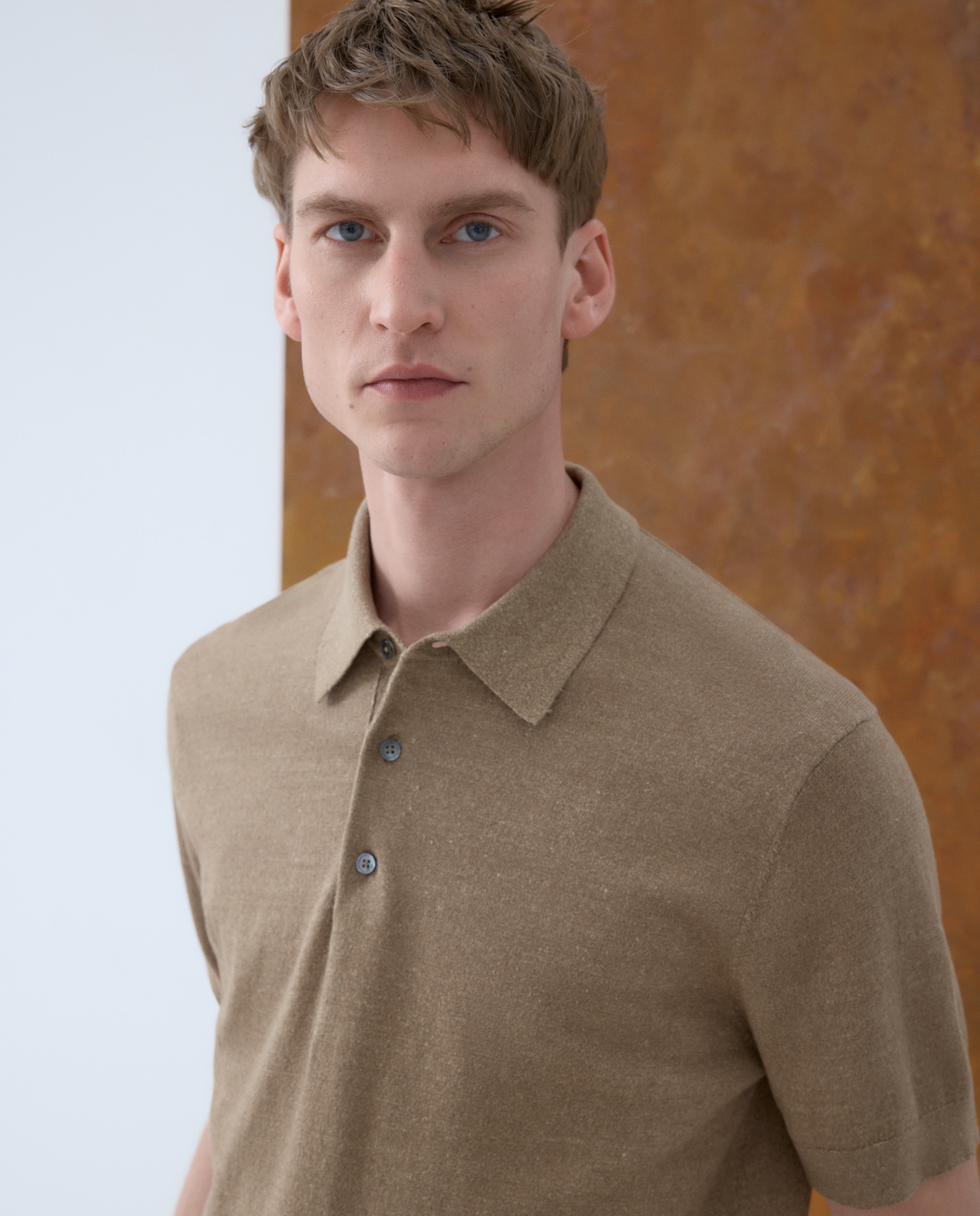 Imagem 0 de Camisola de Malha Lisa de Algodão e Linho com Colarinho de Polo e Manga Curta