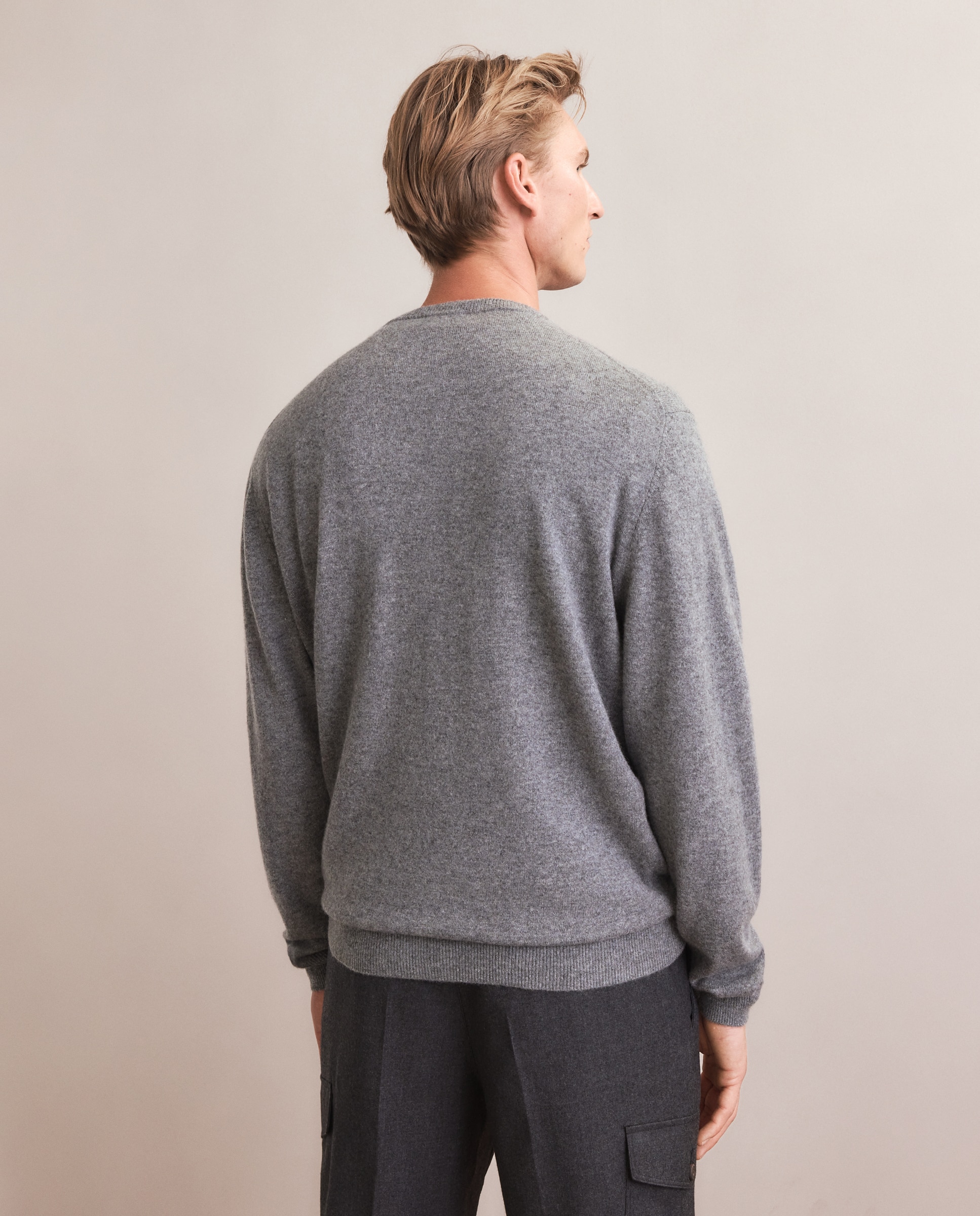 Jersey de hombre de cuello pico liso cashmere - Emidio Tucci - Gris Gris-4