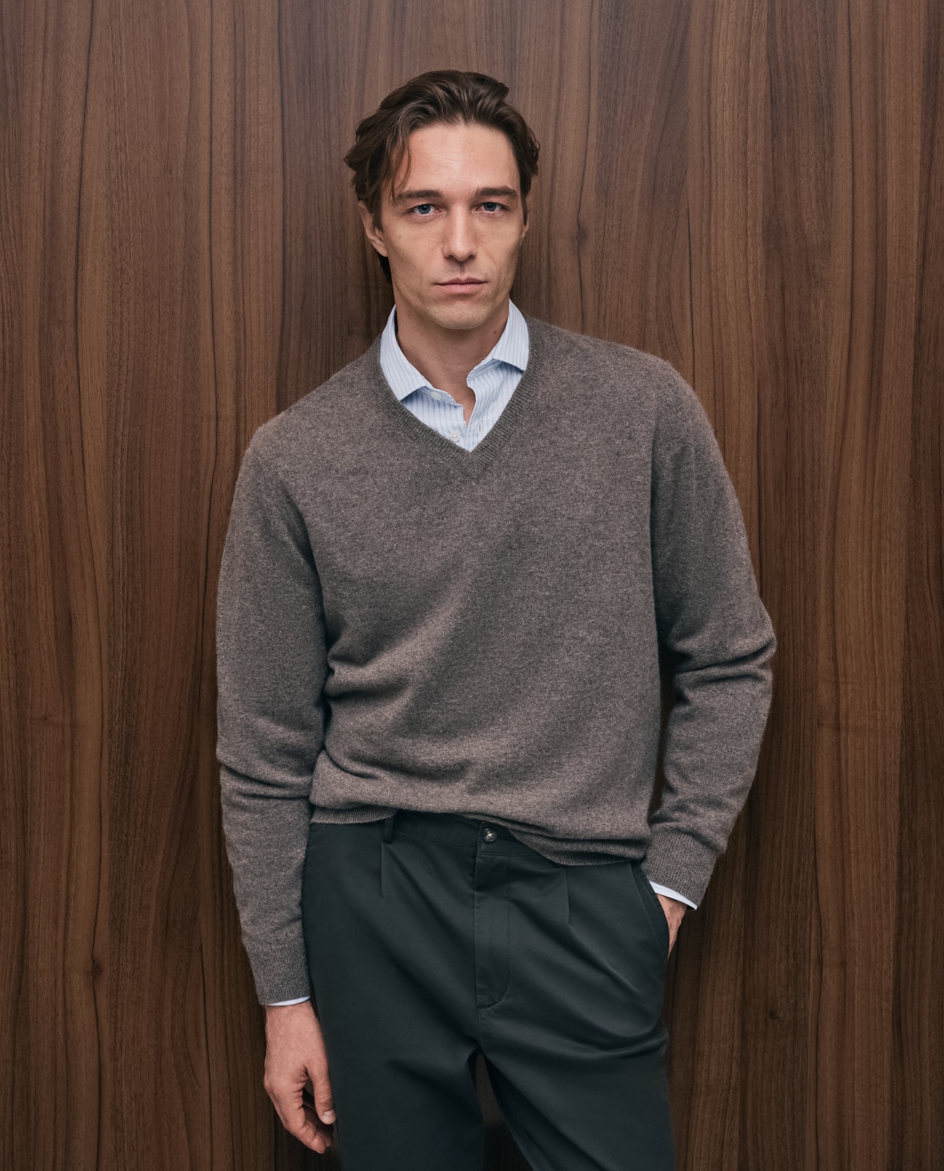 Jersey de hombre de cuello pico liso cashmere - Emidio Tucci - Marrón claro Marrón claro-1