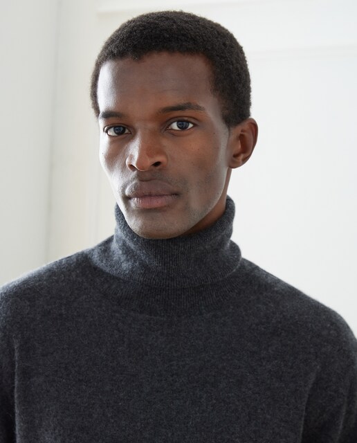 Jersey cuello cisne liso 100% cashmere de hombre