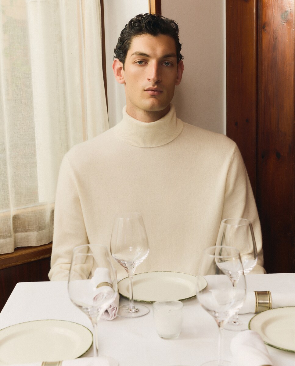 Imagen 0 de Jersey cuello cisne 100% cashmere de hombre Crudo