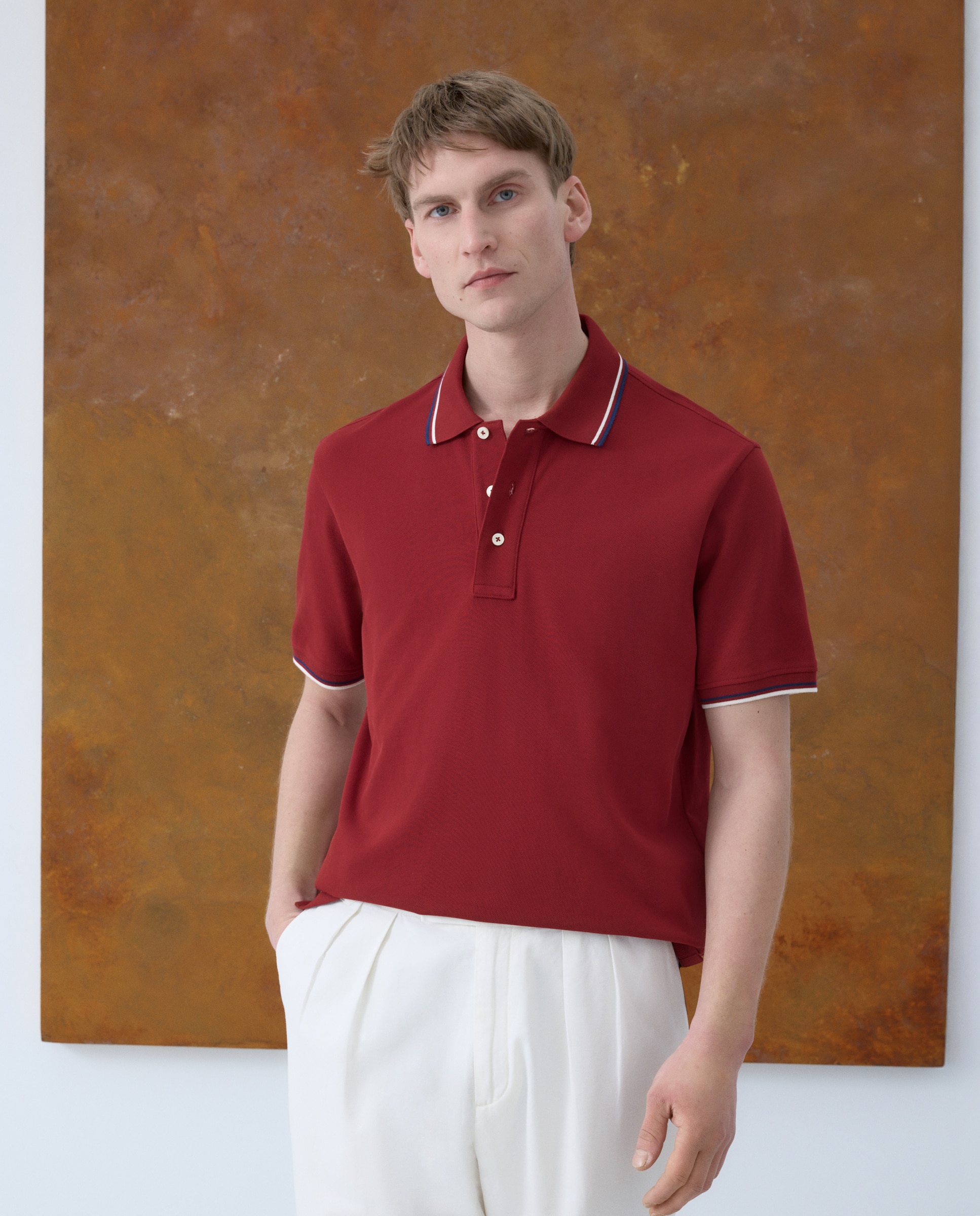 Imagem 0 de Polo Piqué Liso com Manga Curta e Vivos no Colarinho