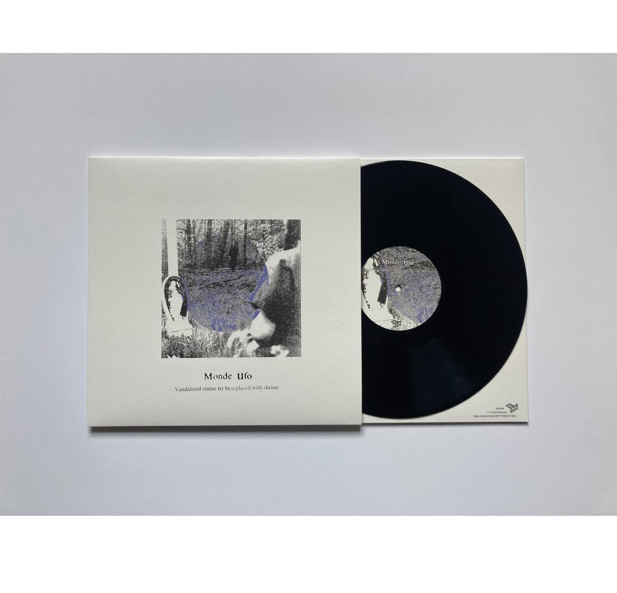 Vandalized statue to be replaced with shrine (LP-Vinil) 2