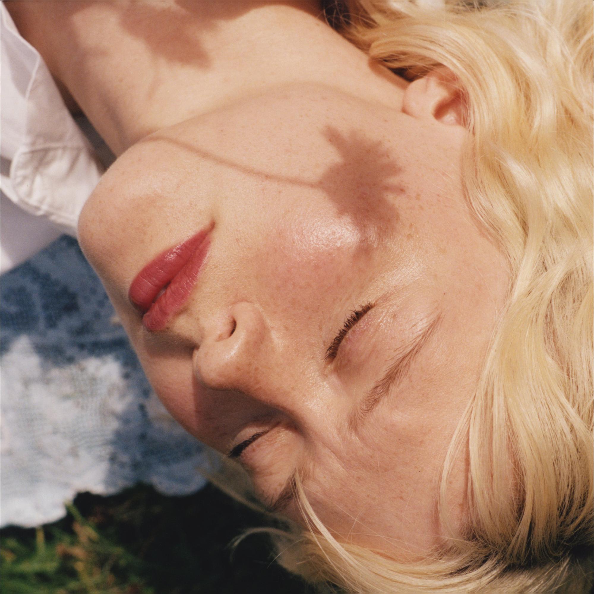 Florescence (Florescence Daisy Edition) (CD + Póster) 5