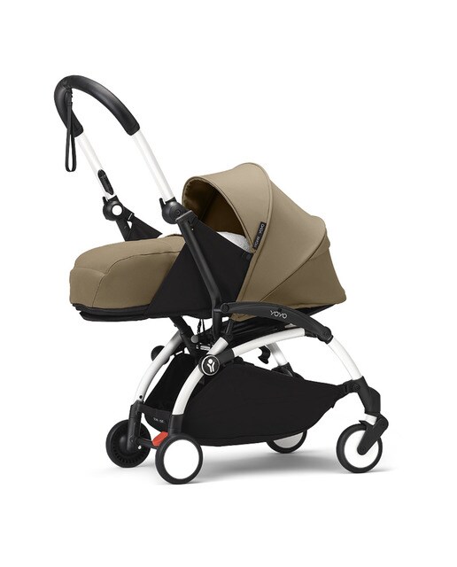 Stokke - Carro de bebé Stokke® YOYO³ con Chasis Blanco y Pack recién nacido 0+ Toffee.