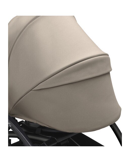 Carro de bebé Stokke® YOYO³ con Chasis Negro y Pack recién nacido 0+ Gris Pardo 4