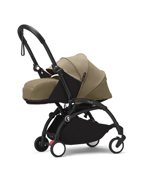 Stokke - Carro de bebé Stokke® YOYO³ con Chasis Negro y Pack recién nacido 0+ Toffee.