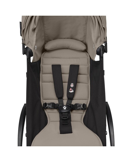 Carrinho de passeio Stokke® YOYO³ com chassis preto e pack de 6+ cores Taupe 4
