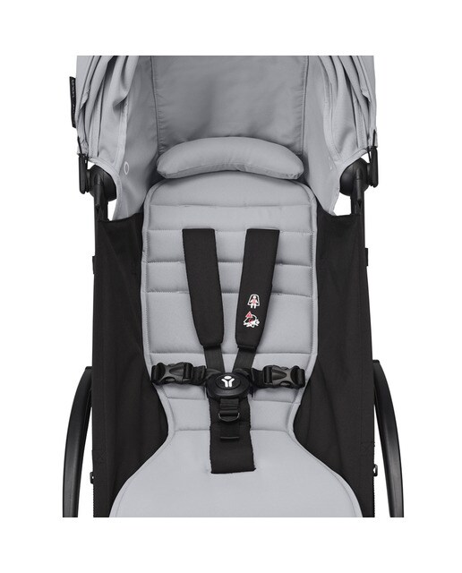 Carrinho de passeio Stokke® YOYO³ com chassis preto e pack de 6+ cores Stone 4