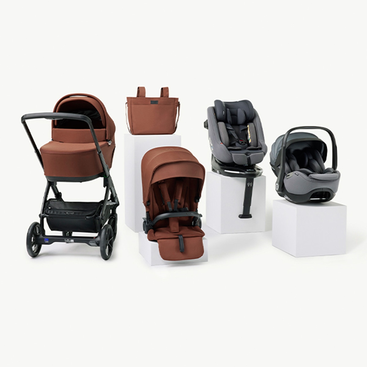 Jané - Pack Jané carrito Keep con 2 sillas de coche y accesorios marrón y gris.