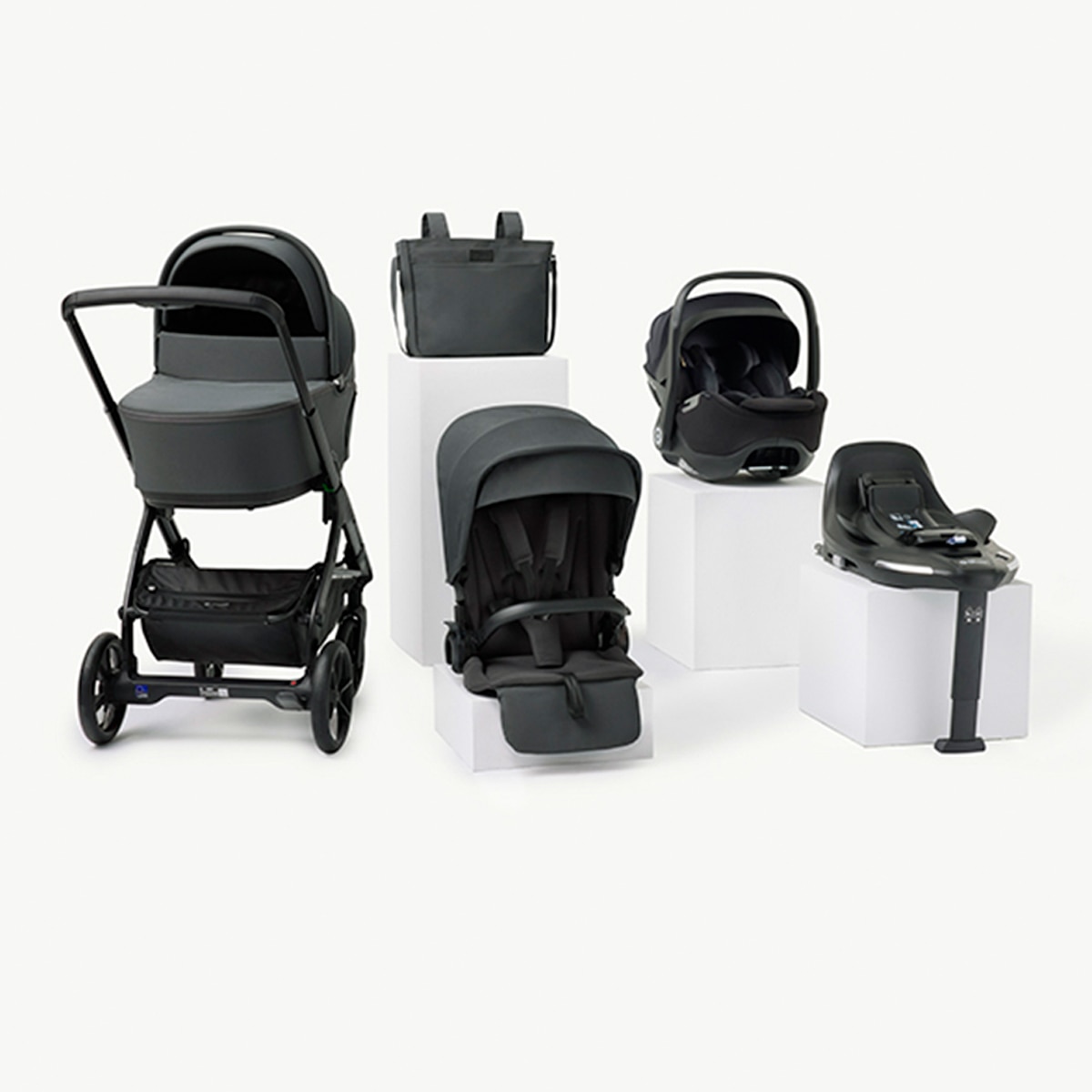 Jané - Pack Jané carrito Keep con silla de coche y accesorios gris y negro.