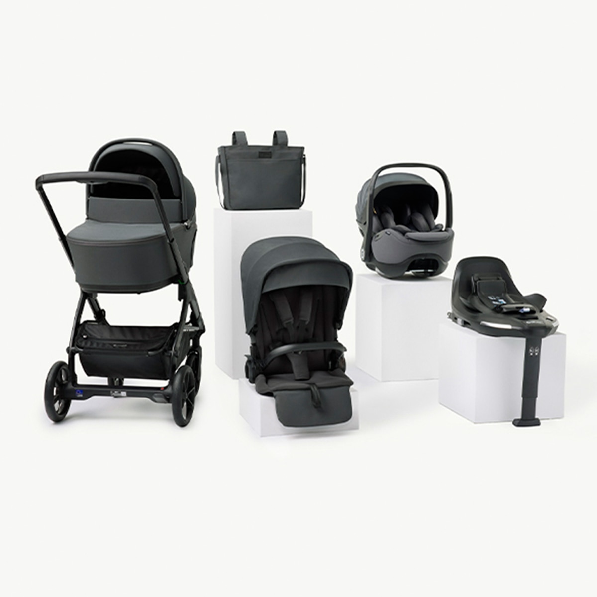 Imagem 0 de Conjunto Jané Keep com cadeira auto e acessórios cinza