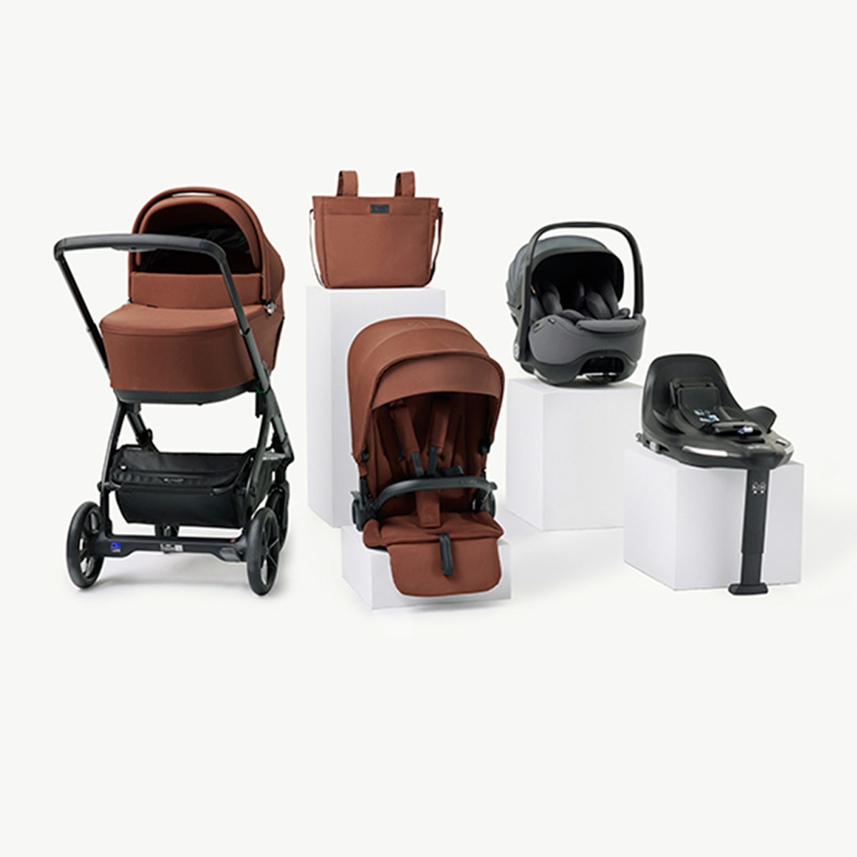 Imagem 0 de Conjunto Jané Keep com carrinho, cadeira auto e acessórios em castanho e cinzento