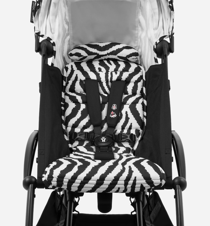 Carrinho de passeio Stokke YOYO Wild Collection Zebra com chassis preto 4