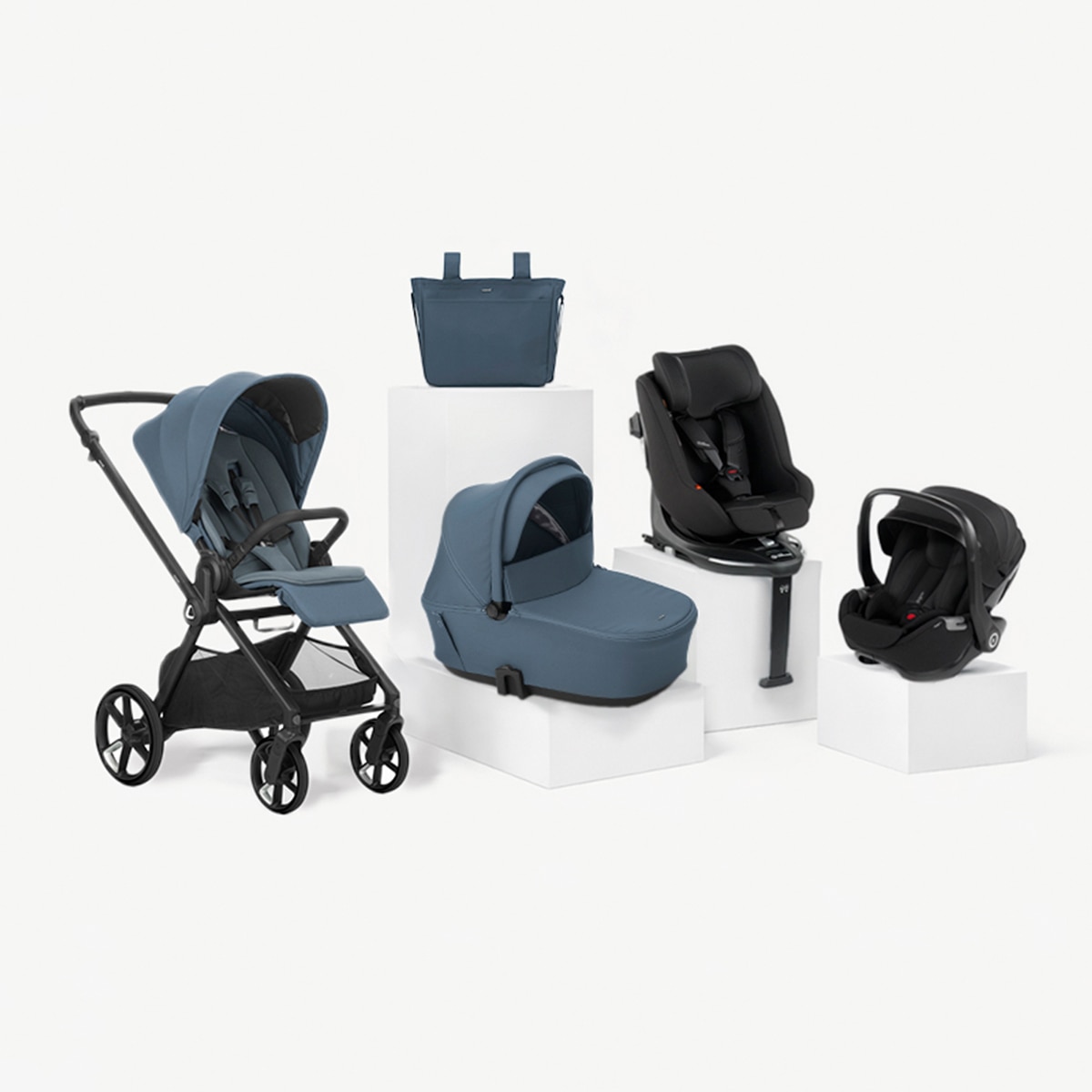Imagem 0 de Carrinho de Passeio Jané Muum 5 azul + Alcofa Sleep + Cadeira Auto Kombibaby preto + Kombibase + Kombikid preto