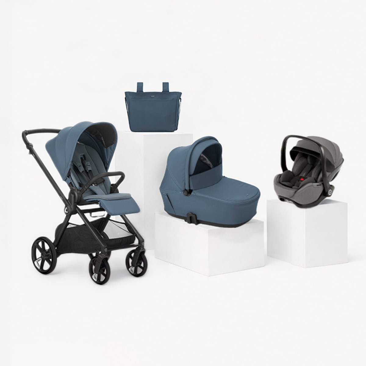 Imagem 0 de Carrinho de Passeio Trio Jané Muum 5 azul + Alcofa Sleep + Cadeira Auto Kombibaby cinzento