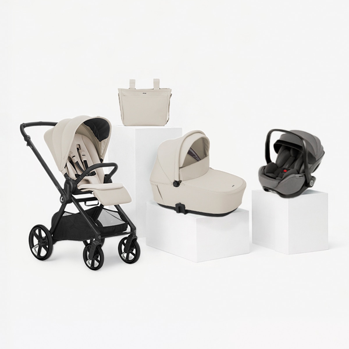 Imagem 0 de Carrinho de Passeio Trio Jané Muum 5 bege + Alcofa Sleep + Cadeira Auto Kombibaby cinzento