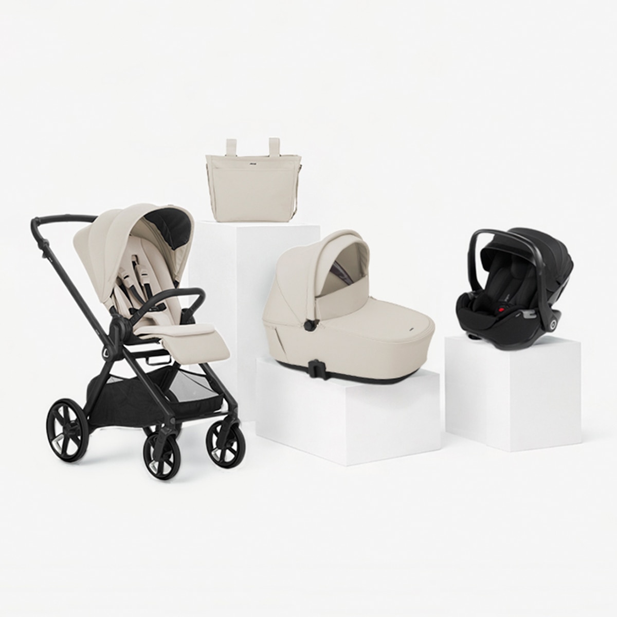 Imagem 0 de Carrinho de Passeio Trio Jané Muum 5 bege + Alcofa Sleep + Cadeira Auto Kombibaby preto