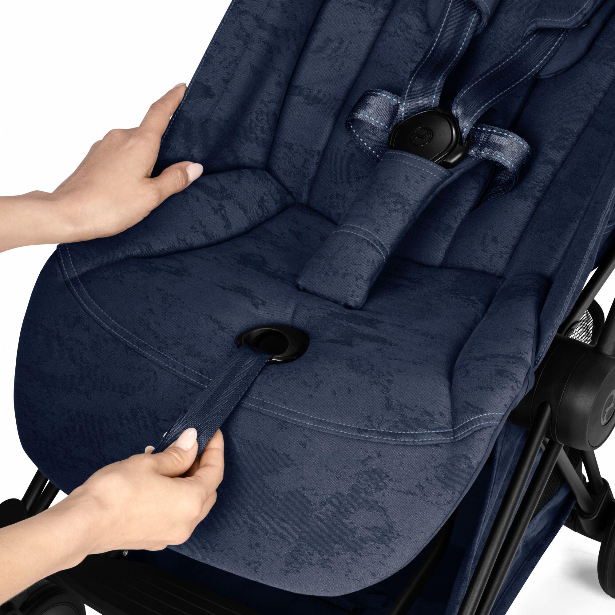 Silla de paseo CYBEX COYA Rebellious Luxury Denim Denim-4