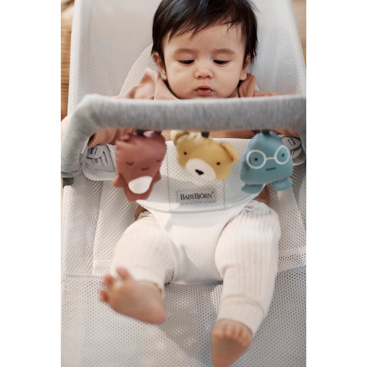 Arco de brincadeiras BabyBjörn Amiguinhos Brincalhões para espreguiçadeira Balance Soft/Bliss cinzento/azul/amarelo Multicolor-6