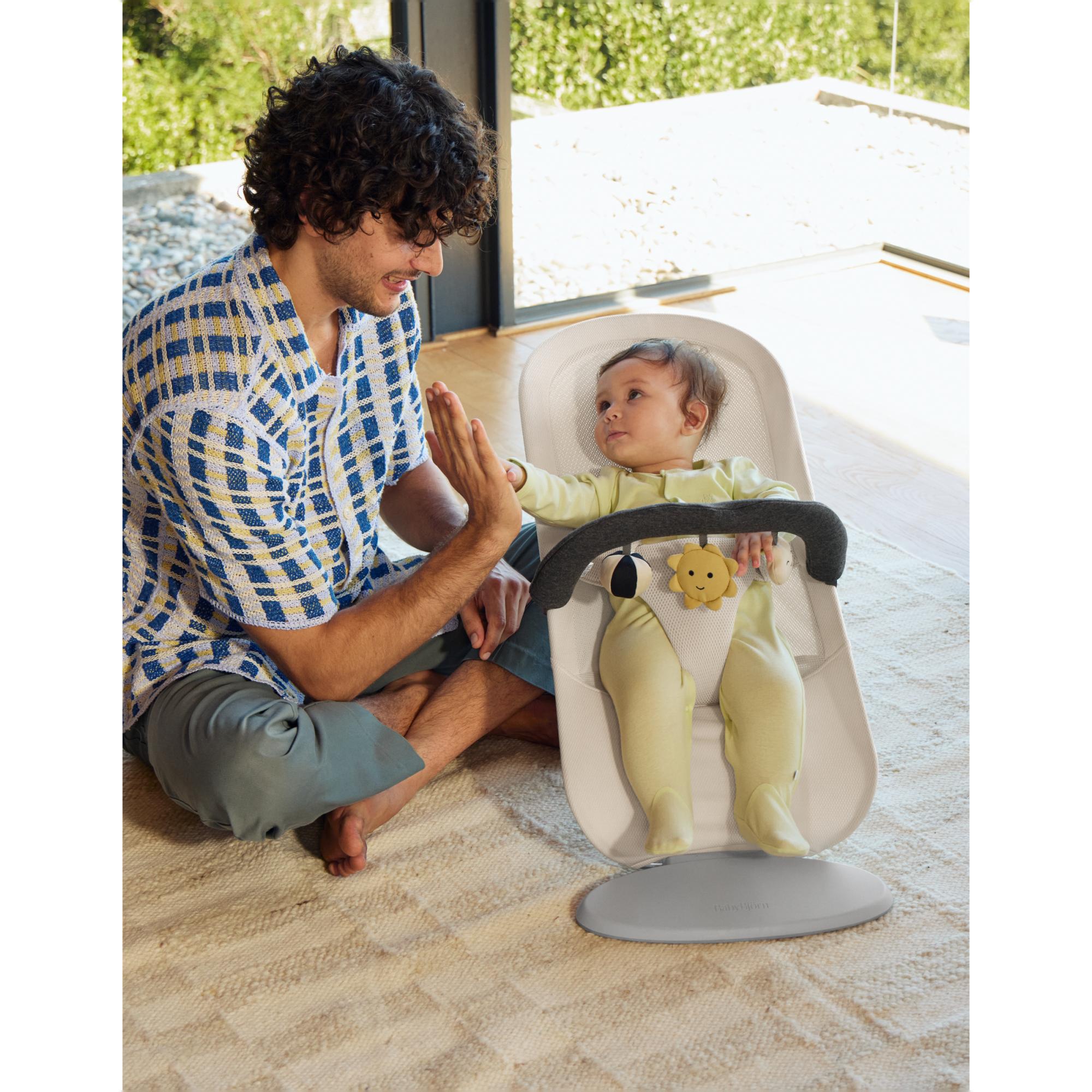 Arco de juego Babybjörn para hamaca sunny friends - Gris oscuro Gris oscuro-5