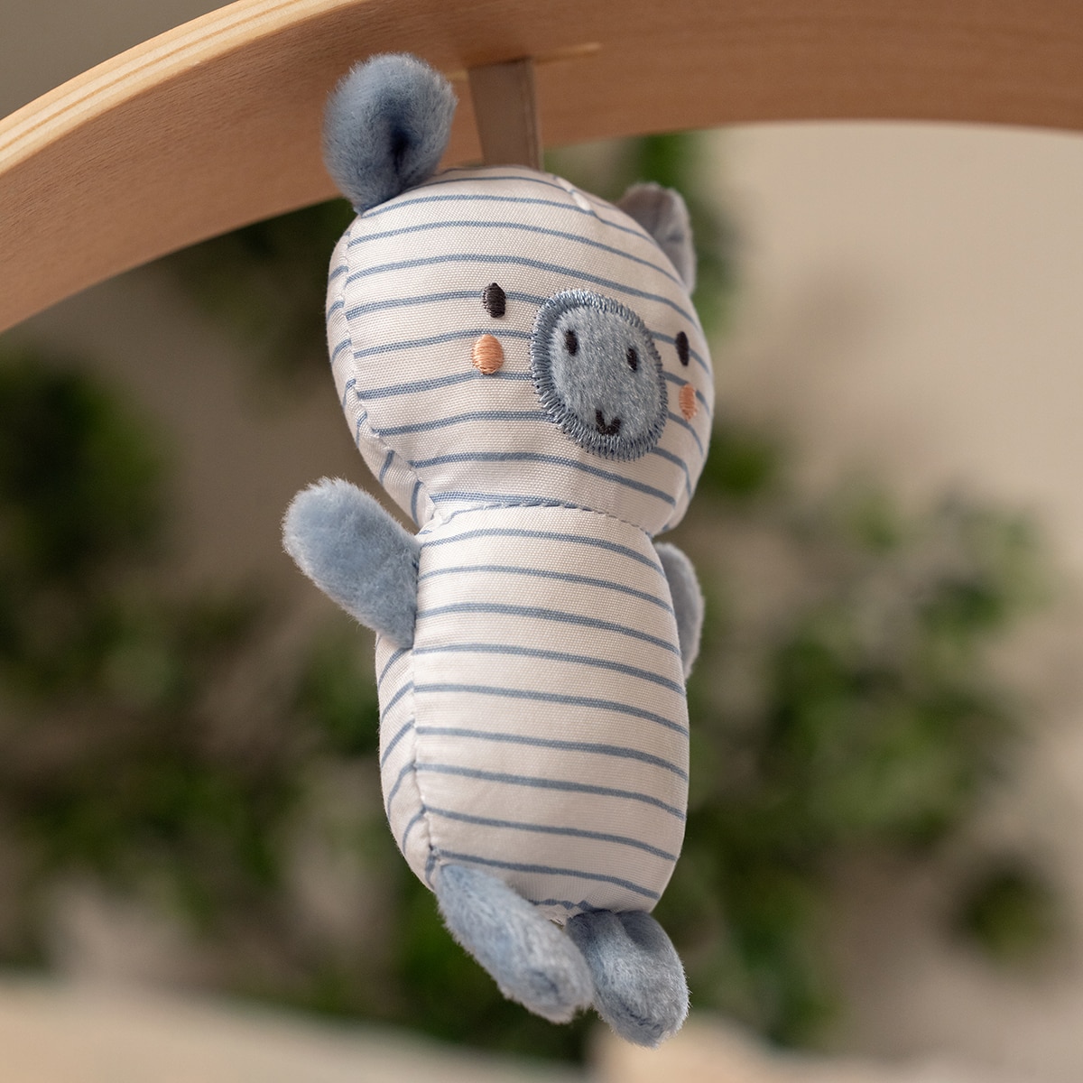 Baloiço Portátil + Ingenuity + Swing 'n Go Portable Swing- Chambray Azul-20