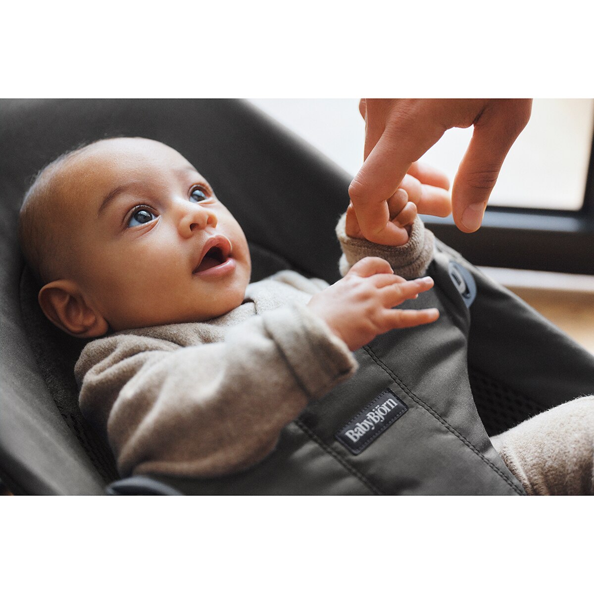 Hamaca BabyBjörn Balance Soft tri-Fabric - Gris oscuro Gris oscuro-8