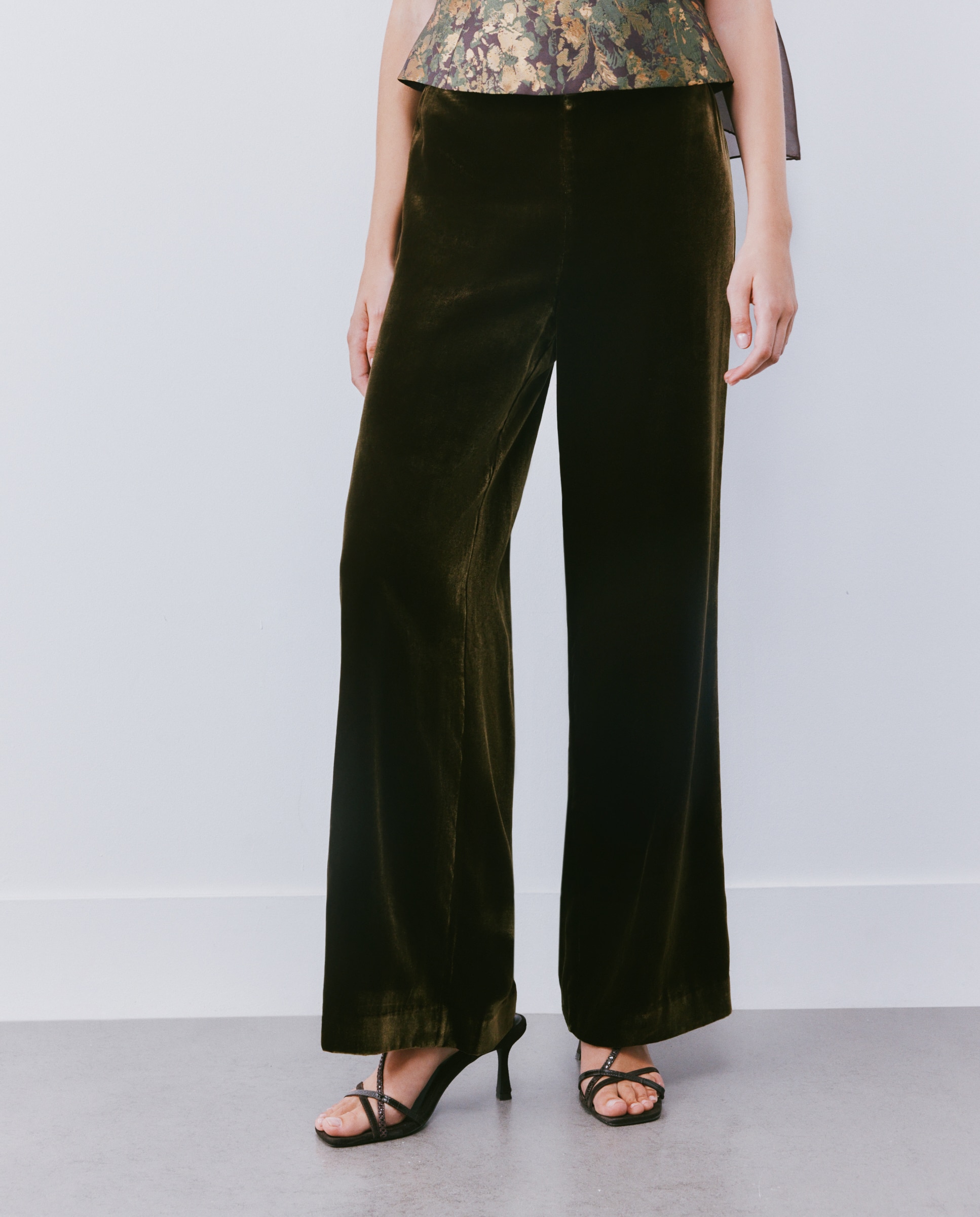 Pantalón recto de mujer de terciopelo - Woman Fiesta El Corte Inglés - 560 Oliva 560 Oliva-2
