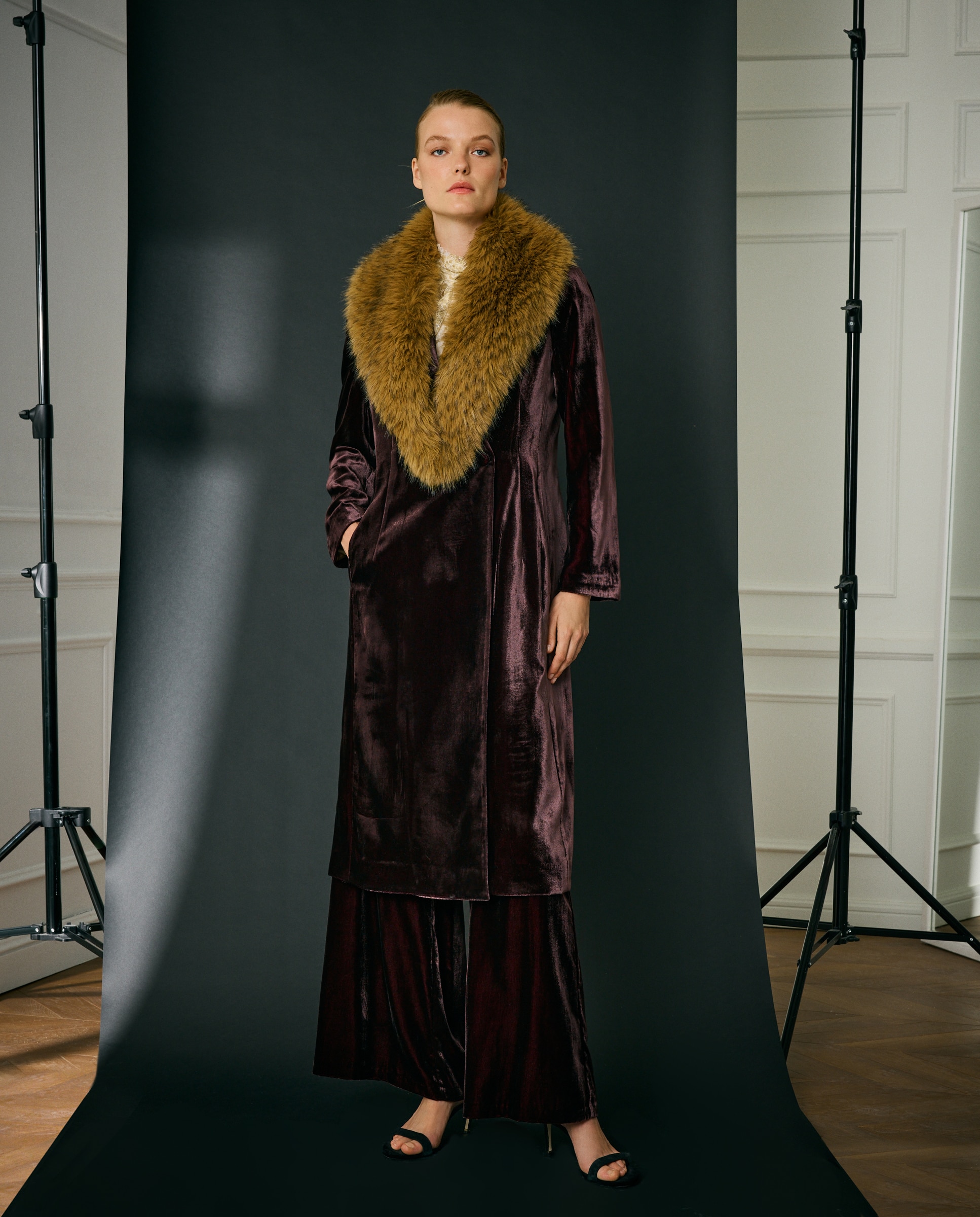 Sobretudo Curto Cintado de Veludo Bordeaux-1