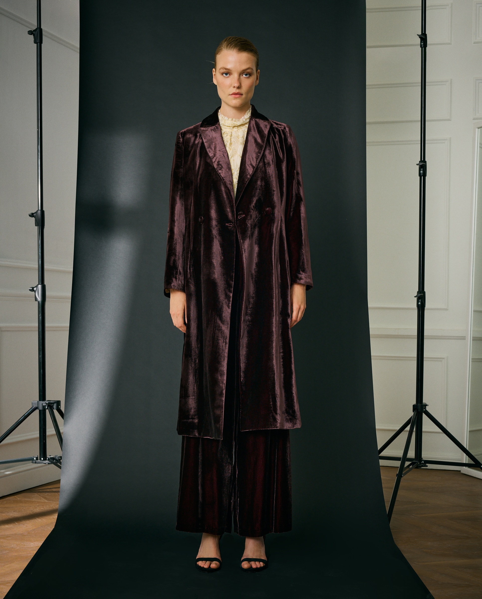 Sobretudo Curto Cintado de Veludo Bordeaux-2