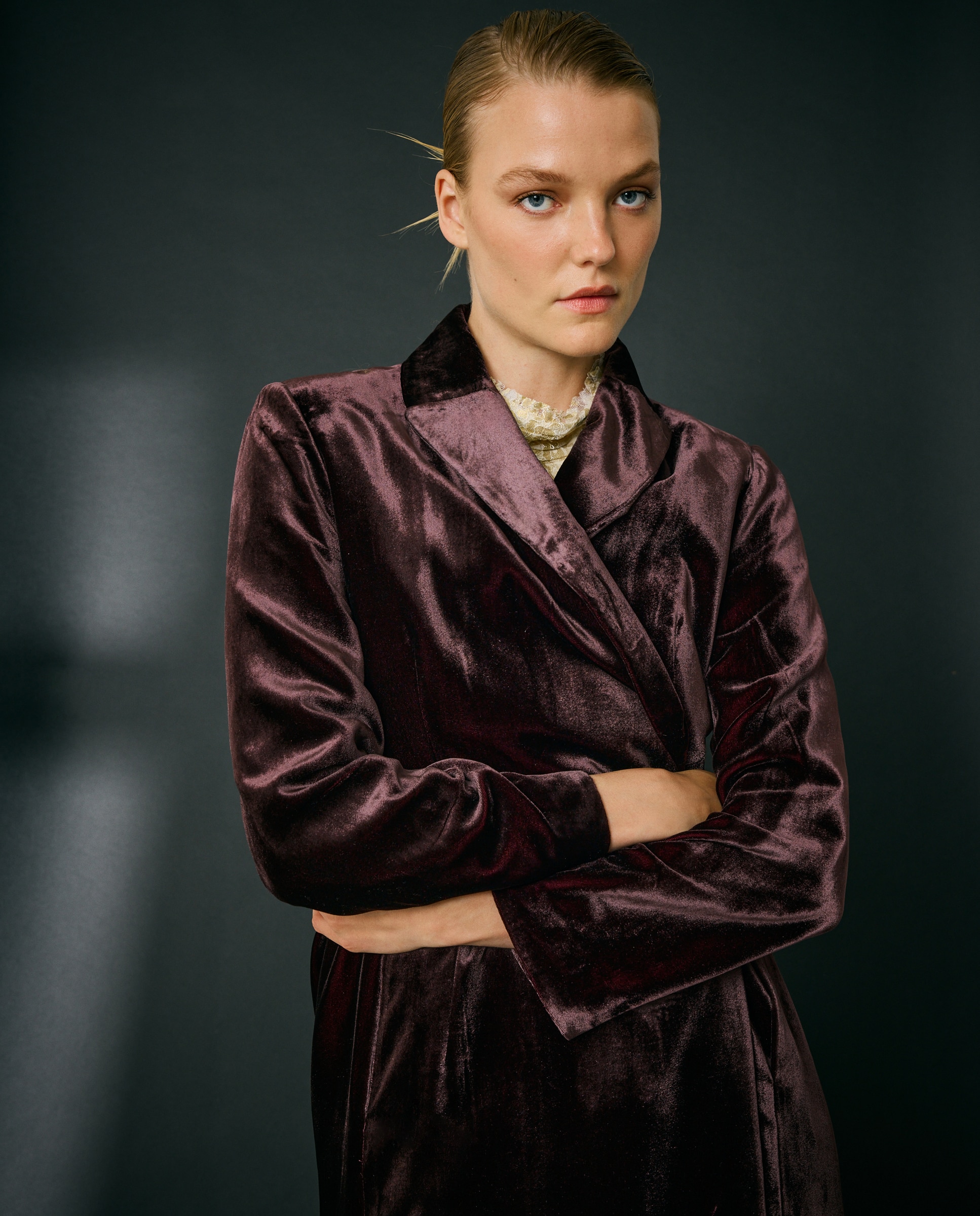 Sobretudo Curto Cintado de Veludo Bordeaux-3