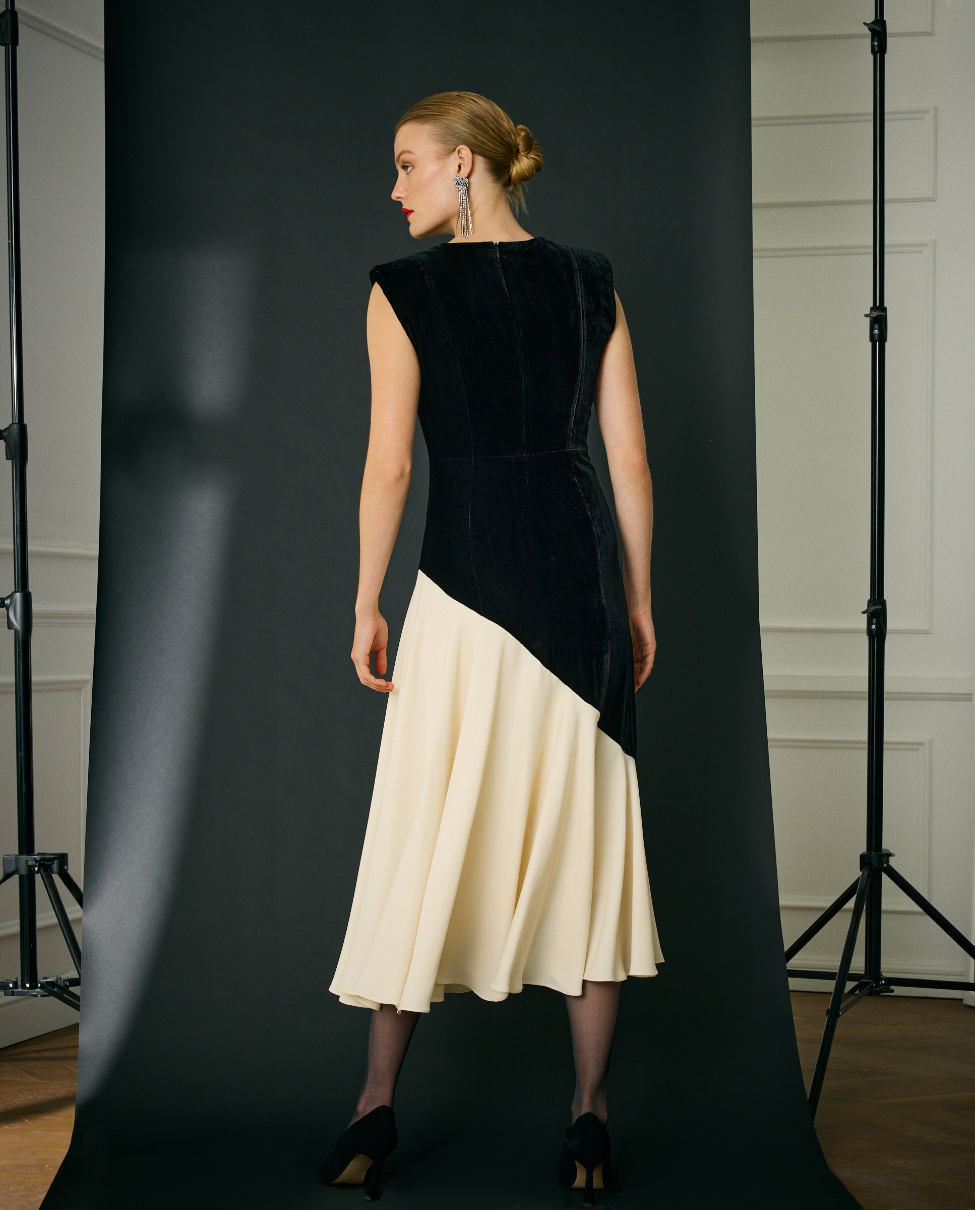 Vestido Curto sem Mangas Preto-3