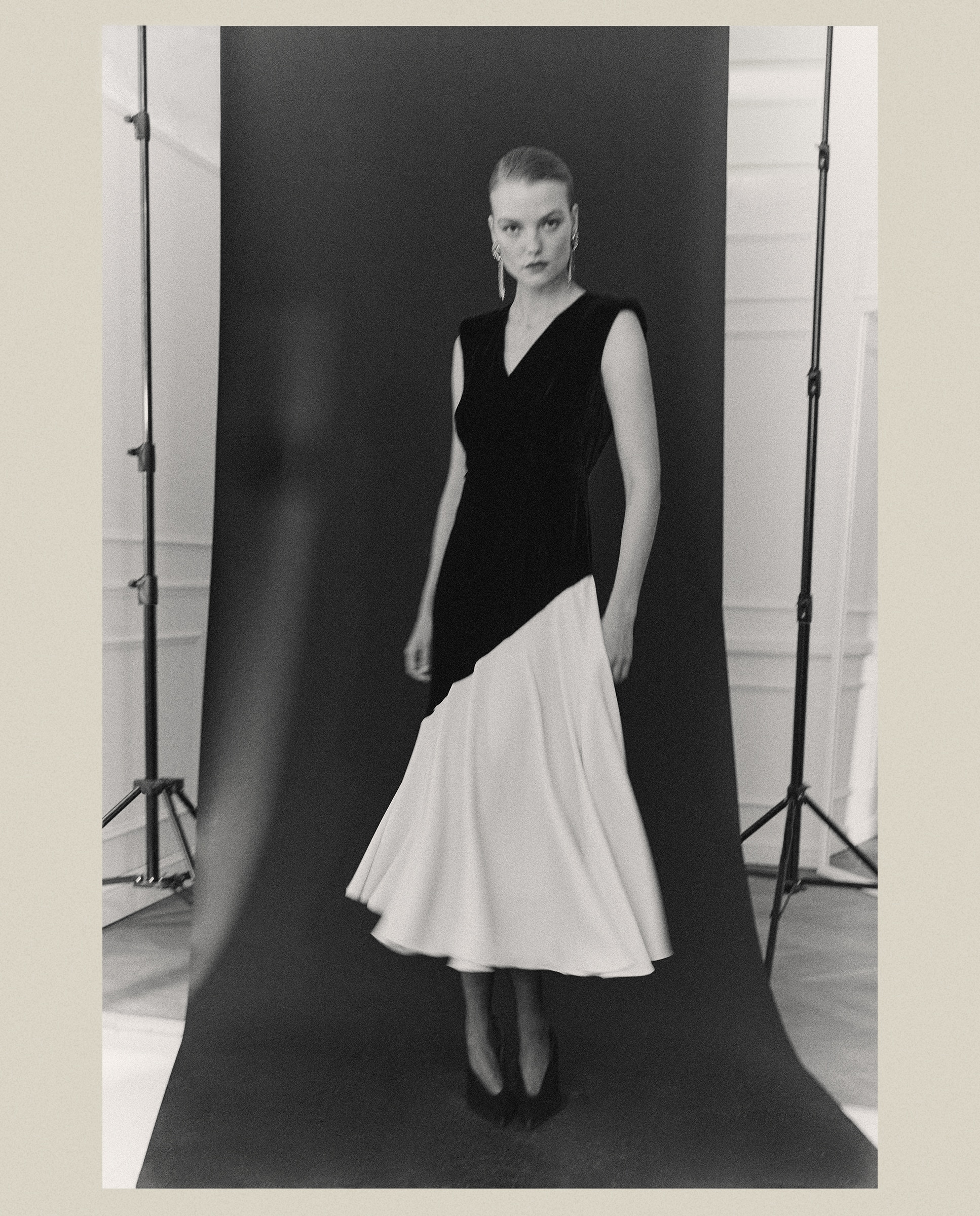 Vestido Curto sem Mangas Preto-4