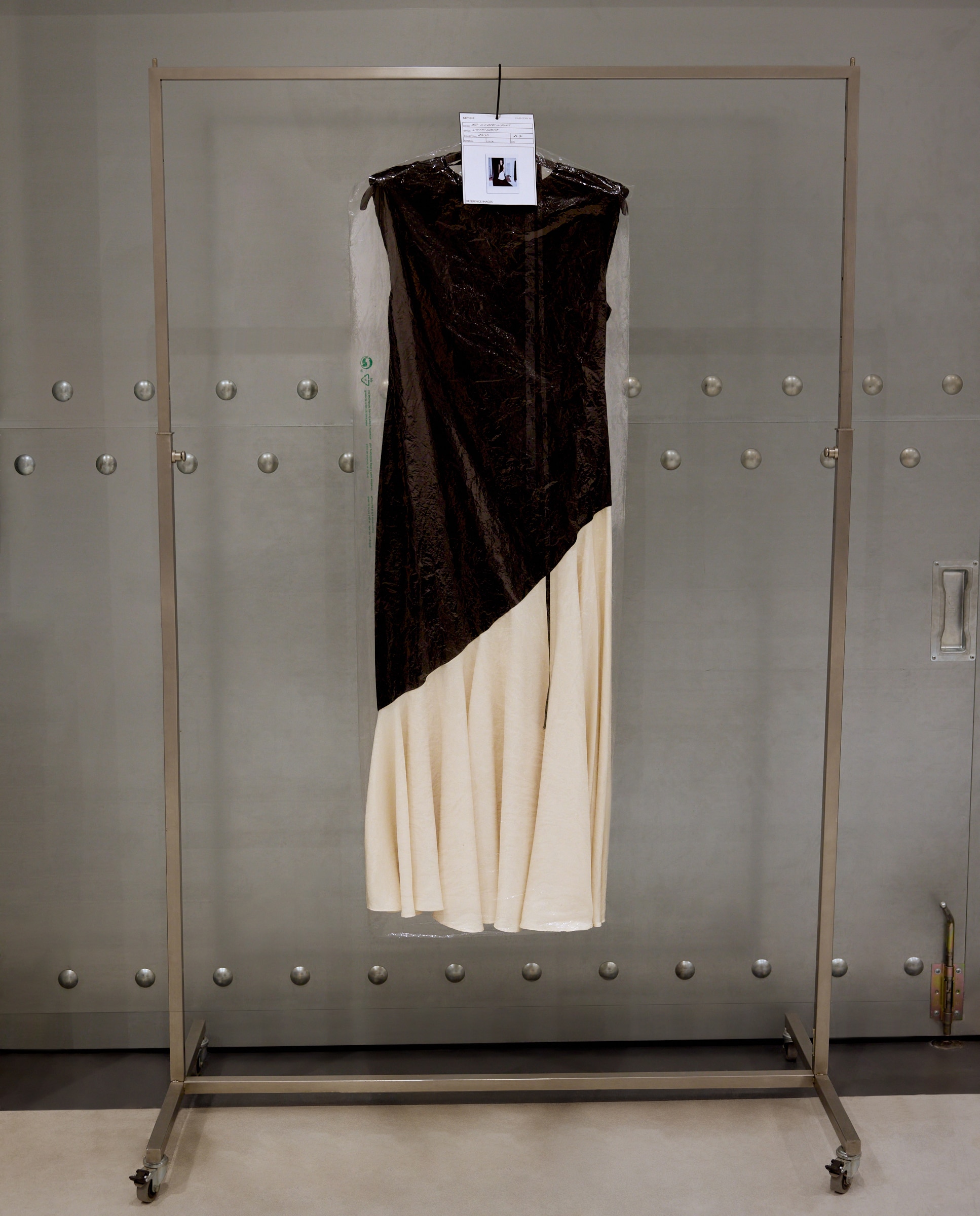 Vestido Curto sem Mangas Preto-8