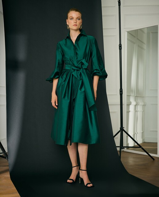 Imagem 0 de Vestido Curto sem Mangas com Volume e Tafetá