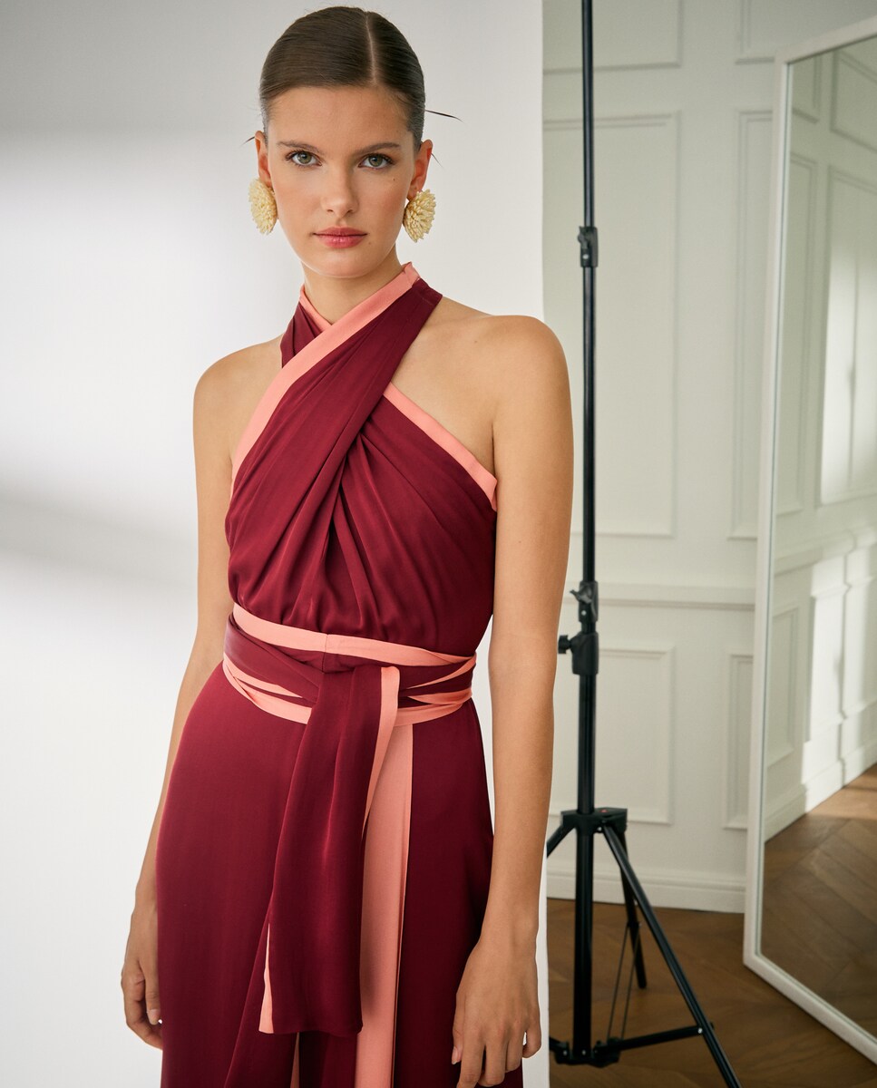 Vestido Curto Fluido com Gola Halter e Contrastes Bordeaux-2