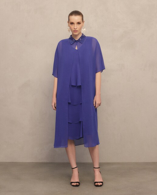 Vestido corto multicapas sin mangas y abrigo camisero de mujer