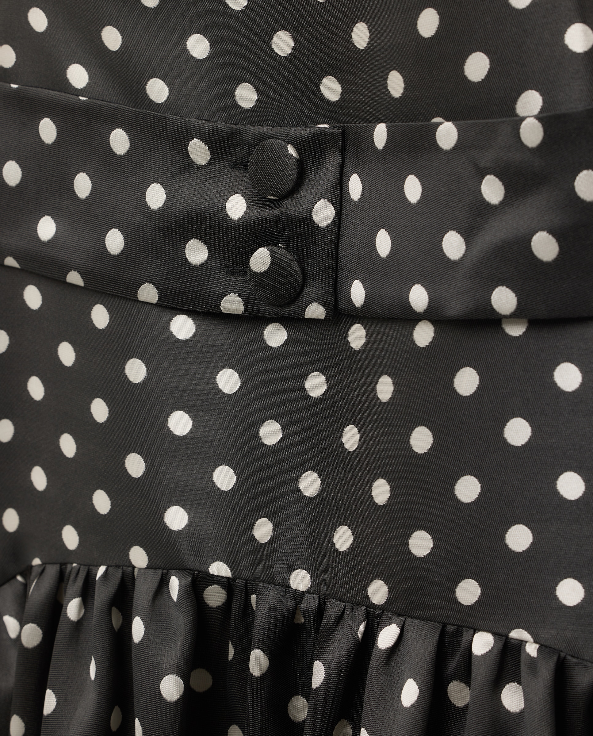 Vestido Midi às Bolinhas sem Mangas Preto-5
