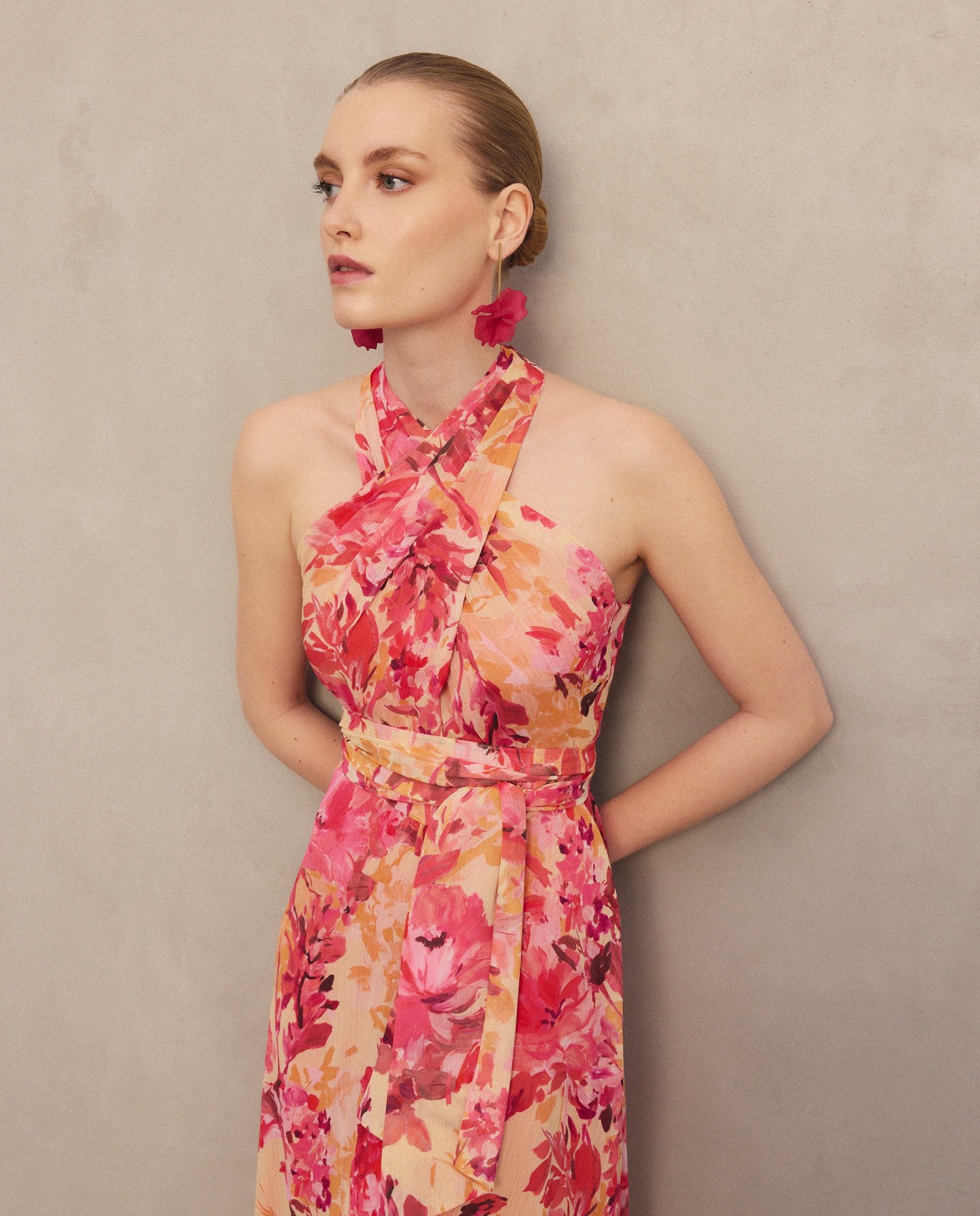 Vestido Midi com Gola Halter Vermelho-2