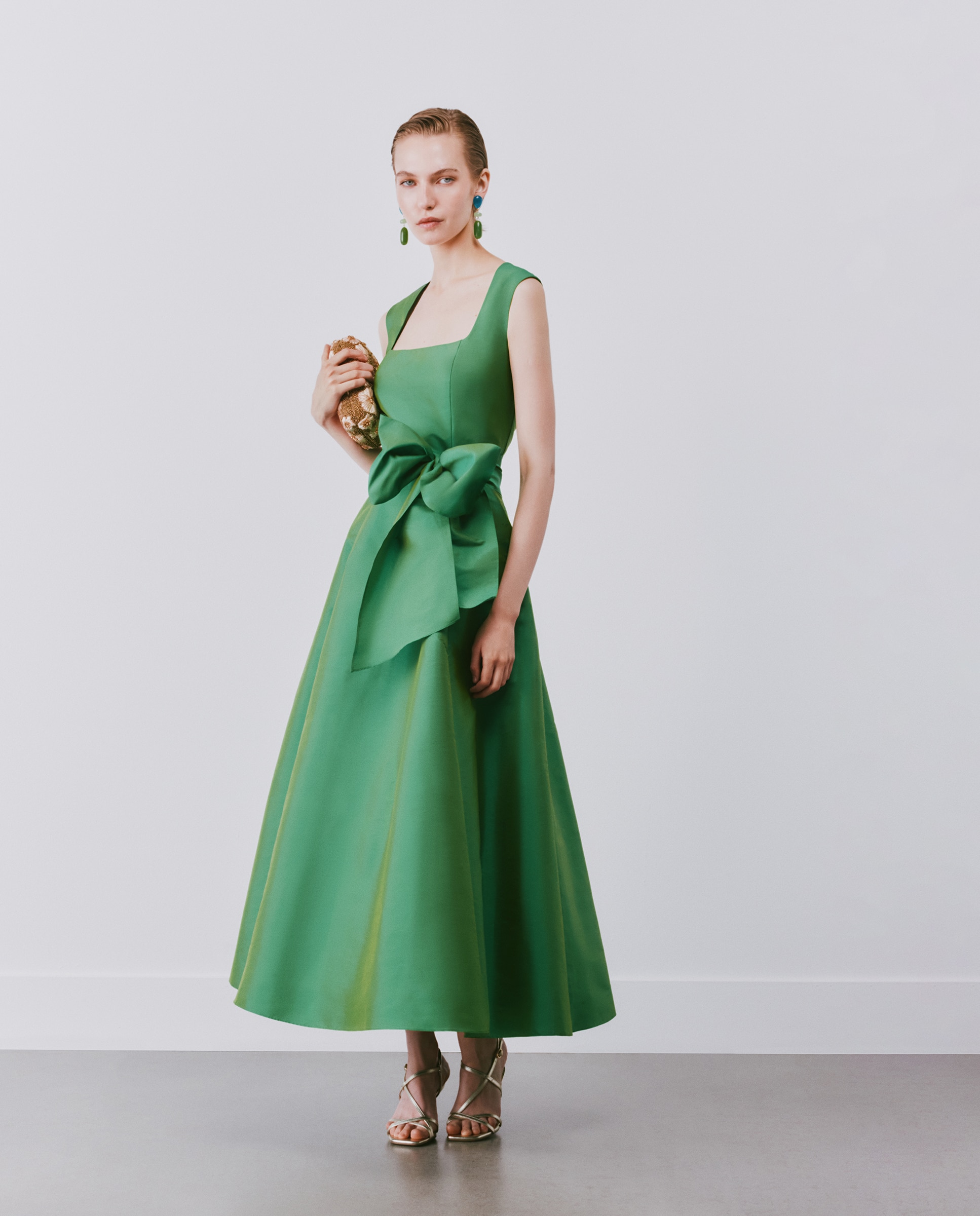 Imagen 0 de Vestido midi sin mangas con escote cuadrado 510 Verde claro