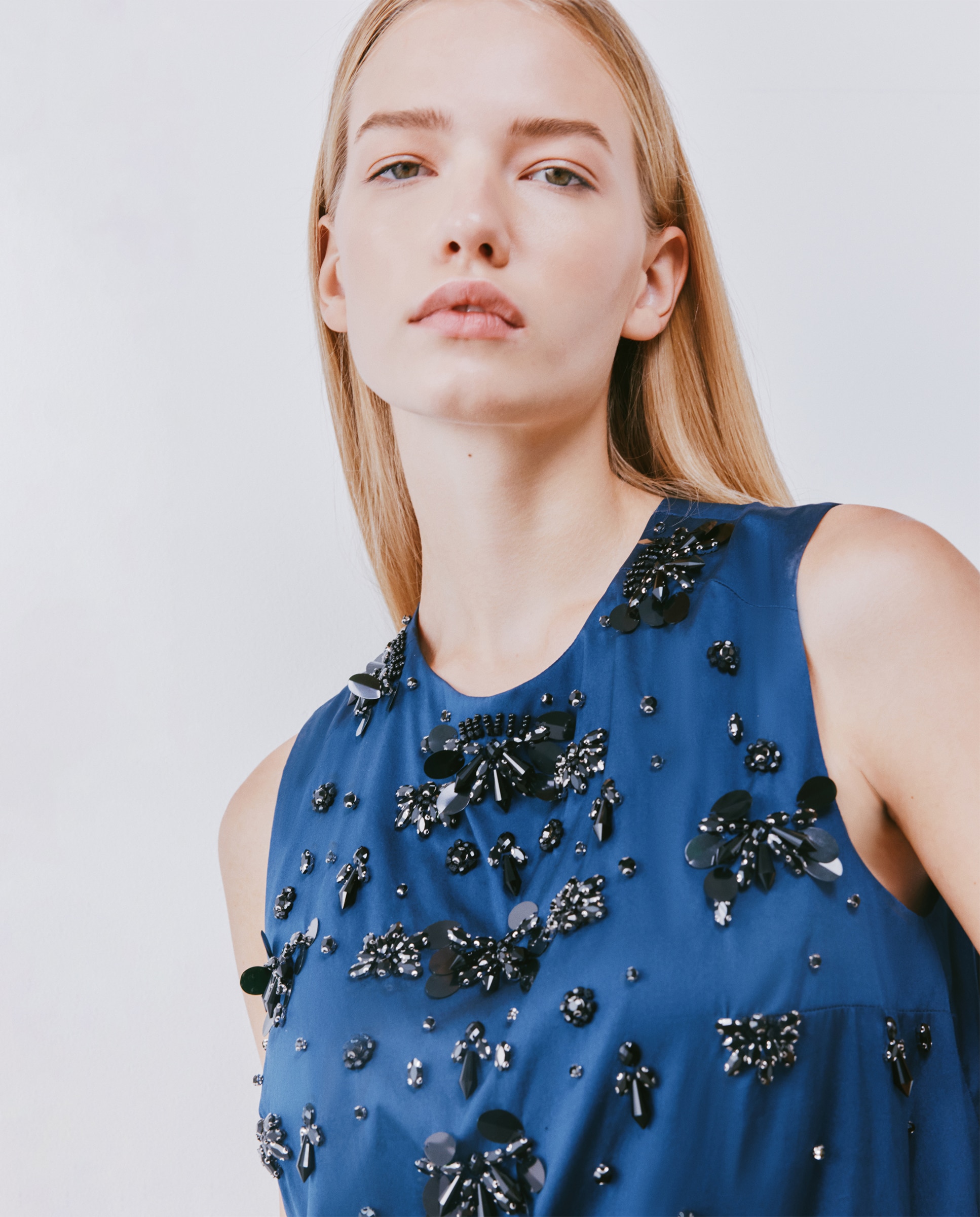 Vestido Midi sem Mangas e com Detalhe de Pedraria 430 Azul Escuro-2