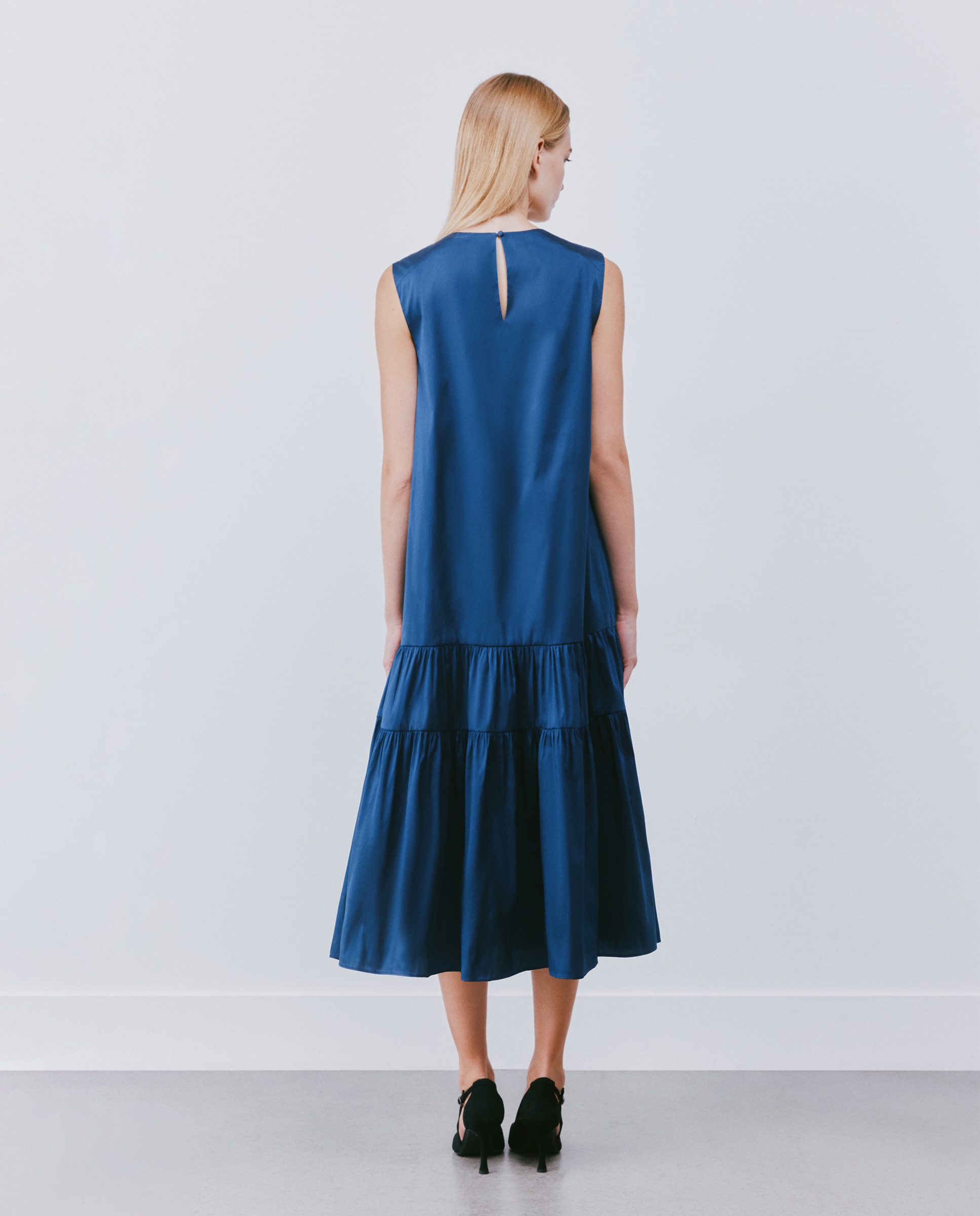 Vestido Midi sem Mangas e com Detalhe de Pedraria 430 Azul Escuro-3